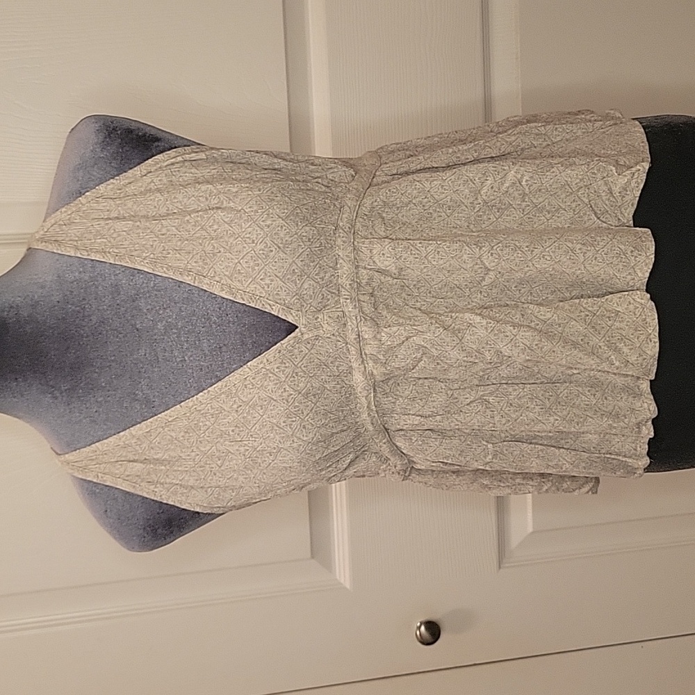 Millibon Anthropologie Bohemian Ruffle Grey & White Top